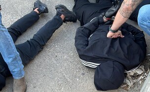 מעצר החשודים (צילום: דוברות המשטרה)