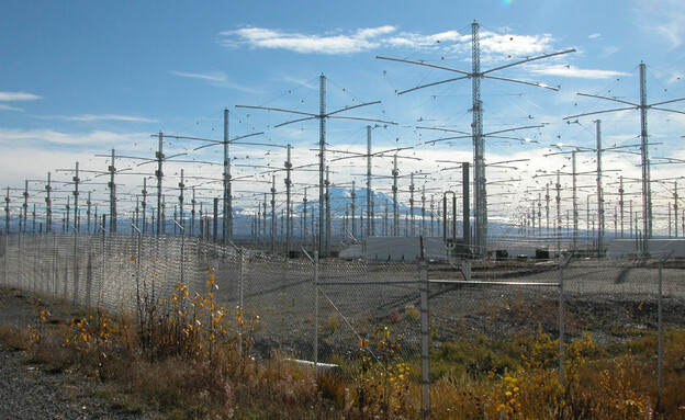 הארפ המתקן באלסקה (צילום: HAARP20l_ Michael Kleiman, US Air Force)