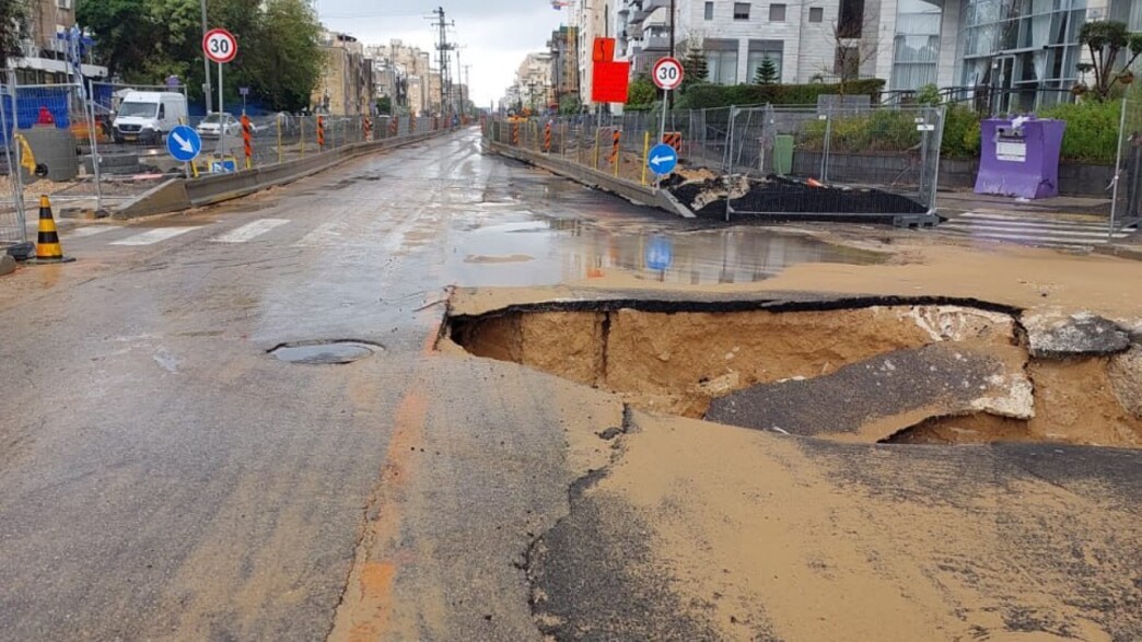בור נפער בחולון בור נפער בחולון