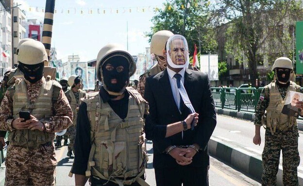 יום ירושלים האיראני: מפגינים "עצרו" את ראש הממשלה 
