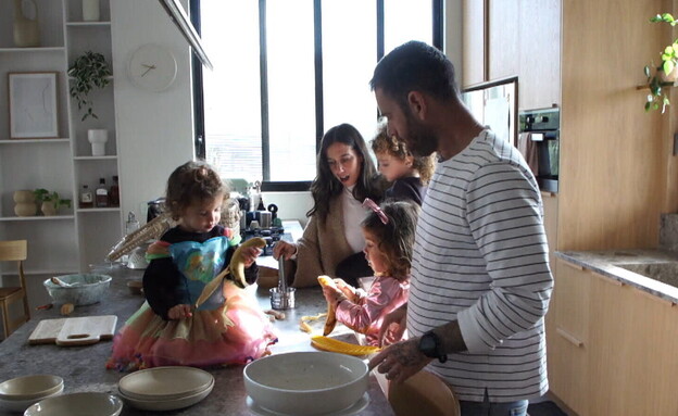 מבשלים יחד עם הילדים (צילום: החדשות 12)