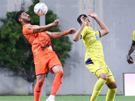 אחת בדרך להשאר, השנייה בדרך למטה (דני מרון)