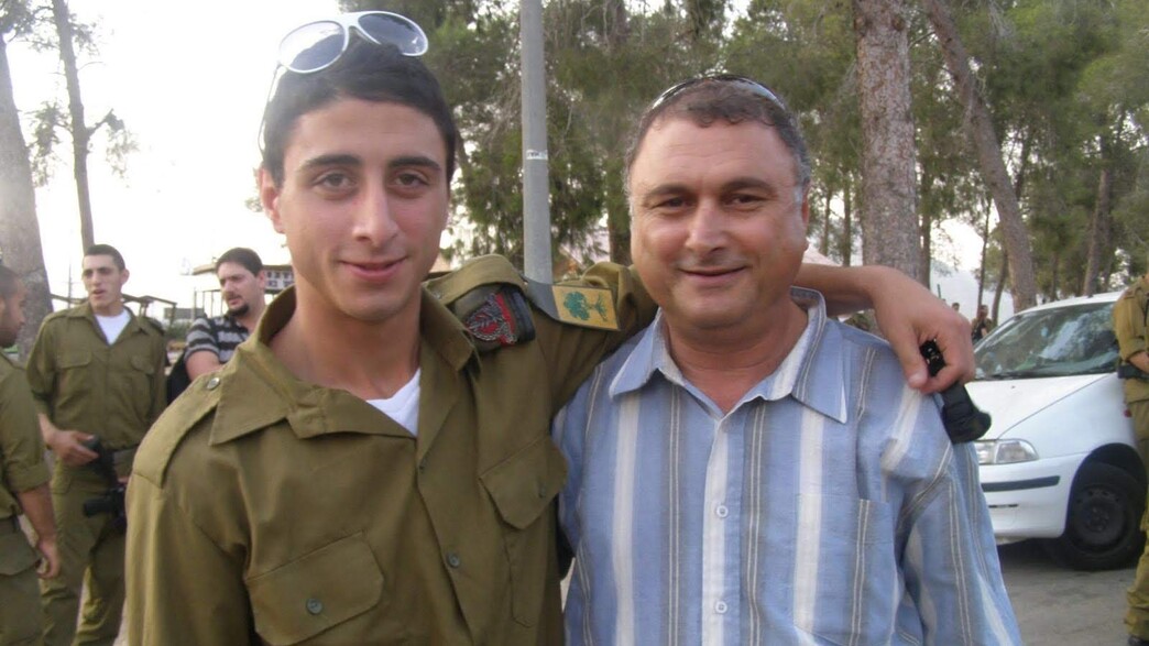 סמיר מועדי עם בנו יוסי ז״ל שנפל בעורפת יצוקה סמיר מועדי עם בנו יוסי ז״ל שנפל בעורפת יצוקה