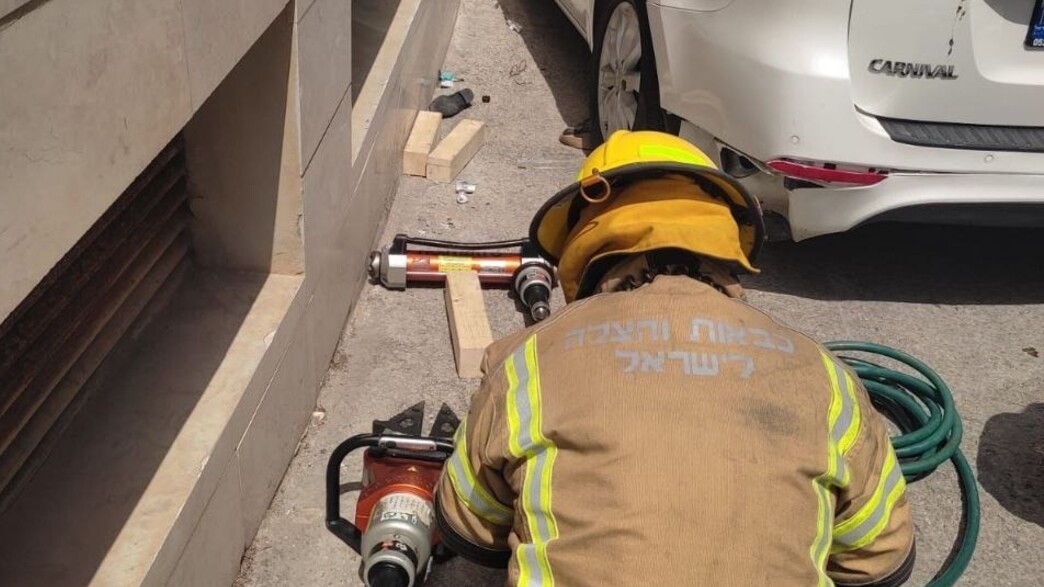 אישה נפגעה מרכב שהידרדר באשדוד