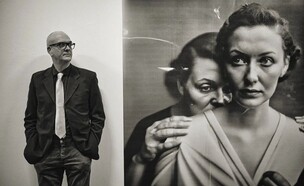 האמן בוריס אלדגסן והתמונה הזוכה (צילום: @boriseldagsen)