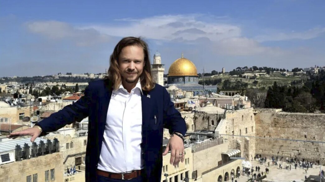 ברוק פירס, מיליארדר הקריפטו שאצלו מתארח יאיר נתניה