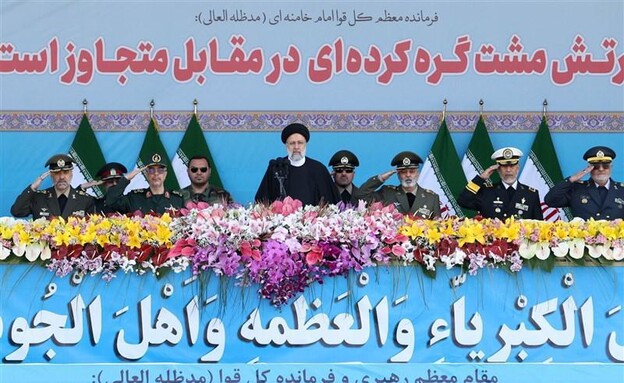 כרזה לרגל "יום הצבא" של איראן