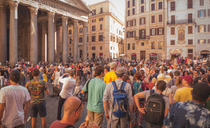 רומא תיירים (צילום: Julian Schlaen, shutterstock)