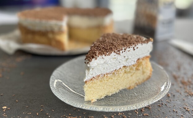 עוגת טורט עם קצפת עוגת טורט עם קצפת