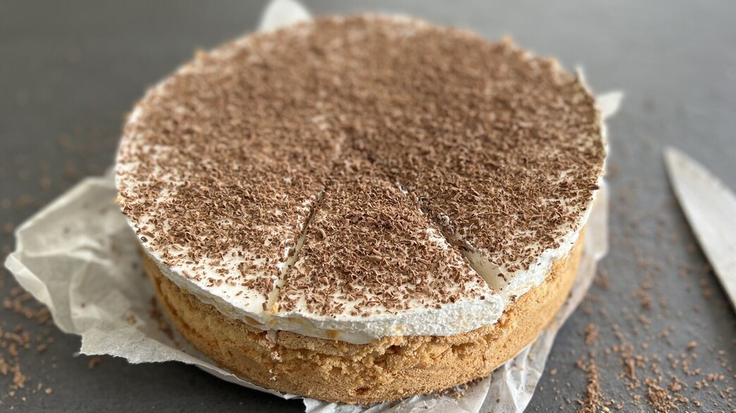 עוגת טורט עם קצפת כמו פעם עוגת טורט עם קצפת כמו פעם