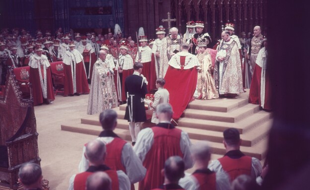 הכתרה, המלכה אליזבת' (צילום: 	Hulton Archive , getty images)
