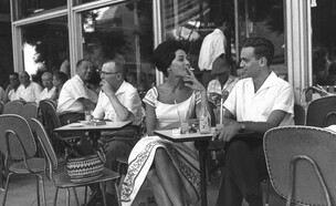 בית קפה רחוב דיזנגוף, תל אביב, שנות ה-40 (צילום: Fritz Cohen, לשכת העיתונות הממשלתית)