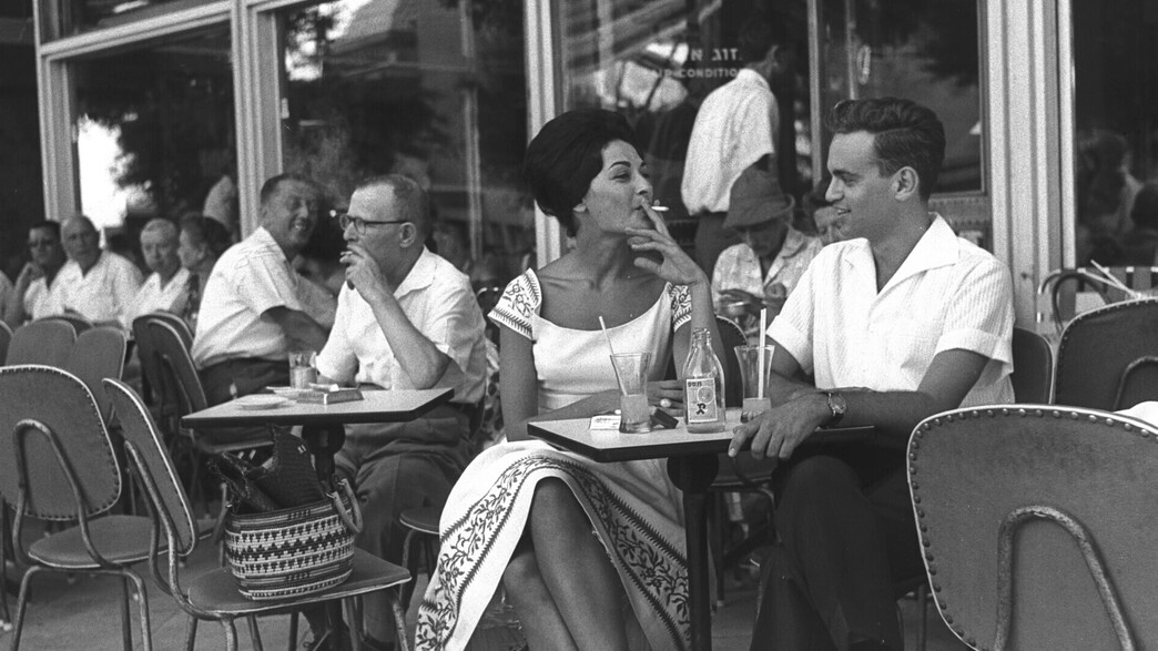 בית קפה רחוב דיזנגוף, תל אביב, שנות ה-40 (צילום: Fritz Cohen, לשכת העיתונות הממשלתית)