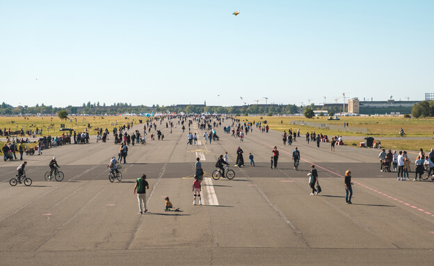 שדה תעופה נטוש בברלין (צילום: hanohiki, shutterstock)