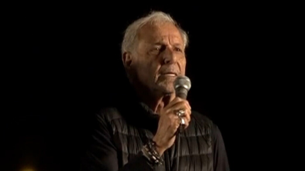 אושיק לוי בהפגנה בקפלן
