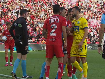 העימות בין השחקנים (צילום מסך)