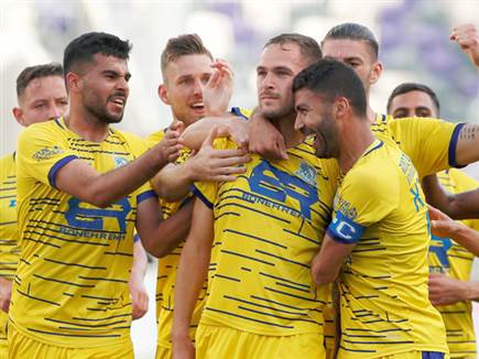 וחגגה ראשונה עם הגול של שפנדלהופר (צילום: אלן שיבר)