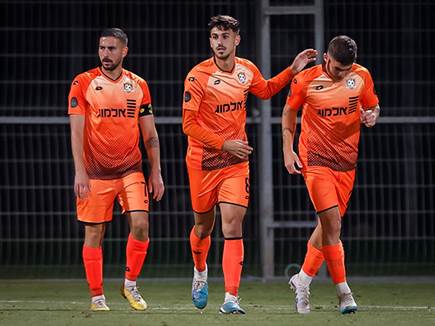 סטויאנוב השווה בתוספת הזמן (צילום: מאור אלקסלסי)