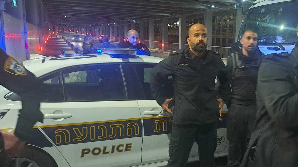 רפ"ק מאיר סויסה בהפגנה נגד המהפכה המשפטית בתל אביב רפ"ק מאיר סויסה בהפגנה נגד המהפכה המשפטית בתל אביב