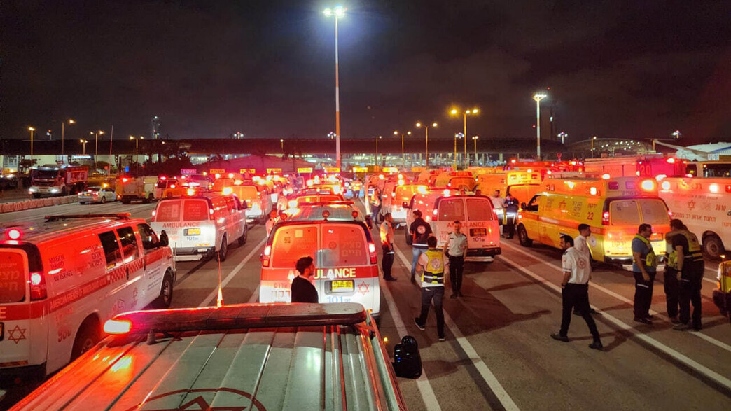 אמבולנסים של מד"א בכוננות לנחיתת חירום בנתב"ג