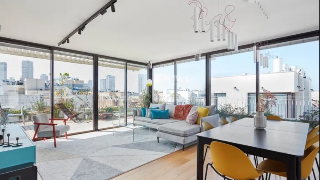 מדלן אפריל, בר אילן תל אביב מדלן אפריל, בר אילן תל אביב