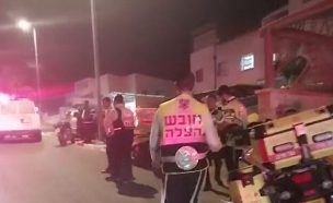 זירת הרצח באלעד אמש (צילום: מד"א)