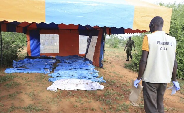 חלק מהגופות שנמצאו בקבר ההמוני בקניה (צילום: AP)