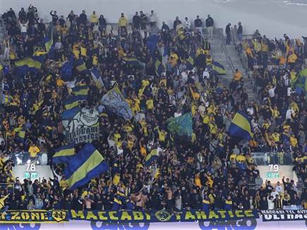 חגיגה בבלומפילד (דני מרון)