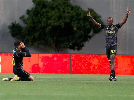 בר כהן הכפיל והיה נרגש (צילום: אלן שיבר)