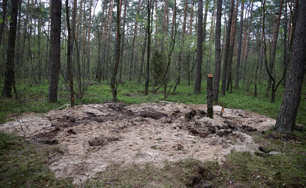 אתר פגיעת הטיל הרוסי בצפון פולין (צילום: רויטרס)