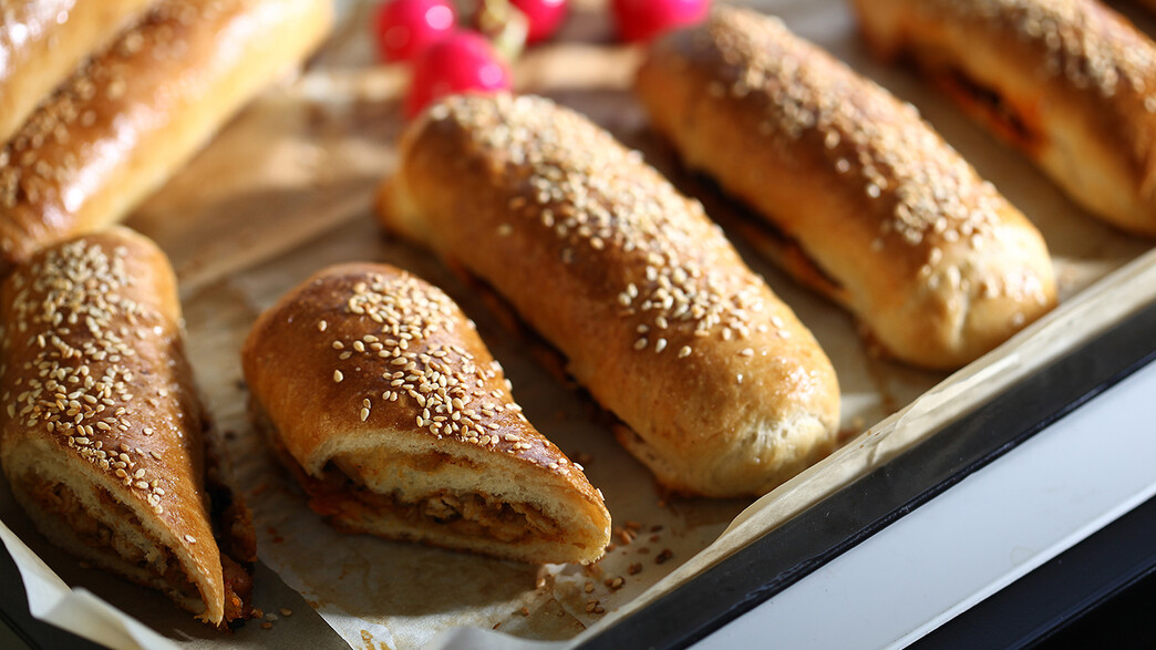 לחמניות ממולאות חזה עוף בטריאקי לחמניות ממולאות חזה עוף בטריאקי