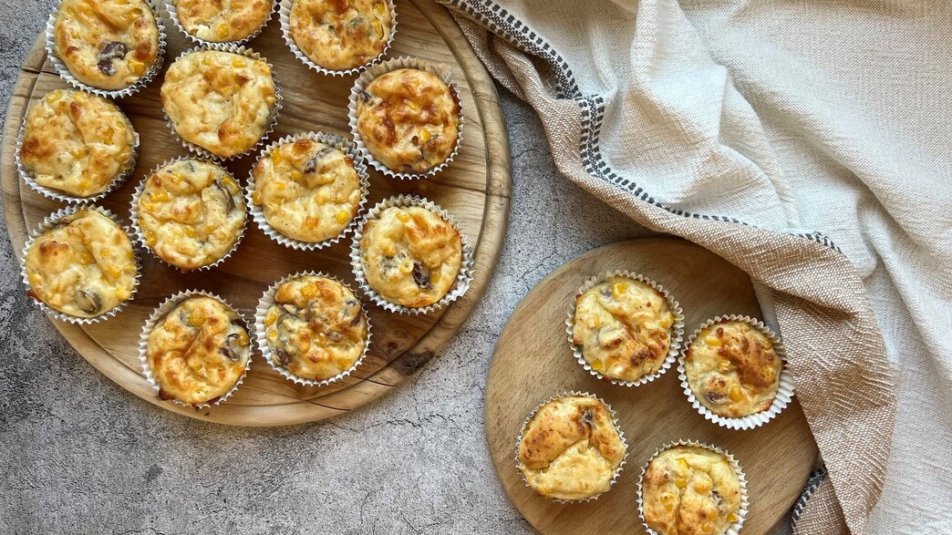 מאפינס תירס, גבינות וזיתים