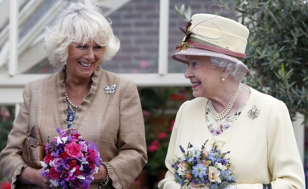 קמילה והמלכה אליזבת' (צילום: SKY NEWS)