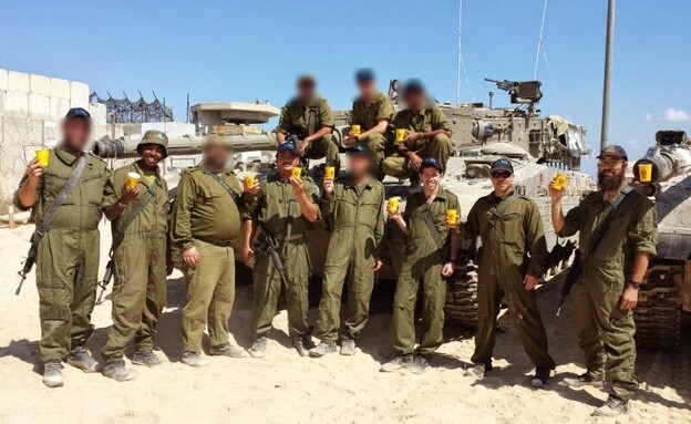 צוות הטנק של גיא עירון (צילום: עובדה)