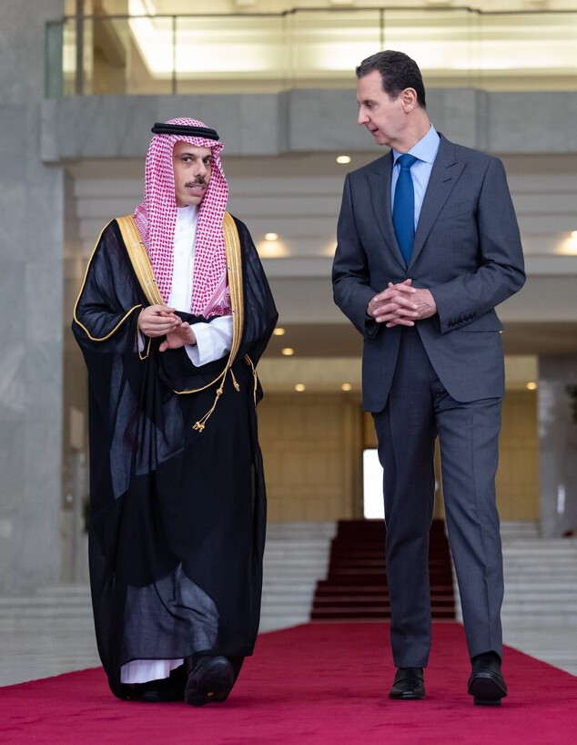 נשיא סוריה אסד בפגישה עם שר החוץ הסעודי פייסל (צילום: Saudi Arabian Foreign Ministry/Handout/Anadolu Agency via Getty Images)