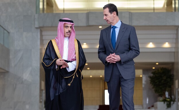 נשיא סוריה אסד בפגישה עם שר החוץ הסעודי פייסל (צילום: Saudi Arabian Foreign Ministry/Handout/Anadolu Agency via Getty Images)