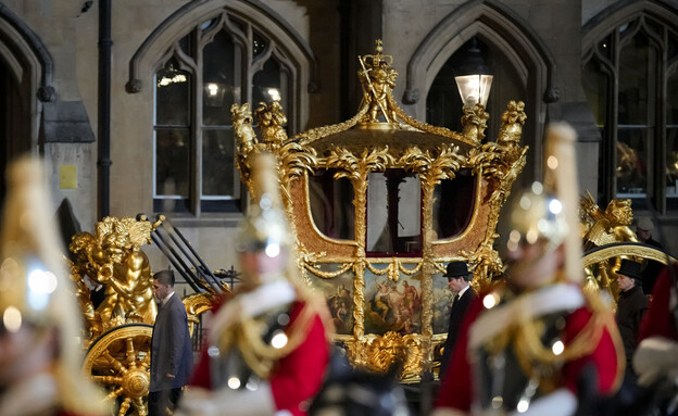 כרכרה הכתרה לונדון (צילום: Andreea Alexandru, ap)