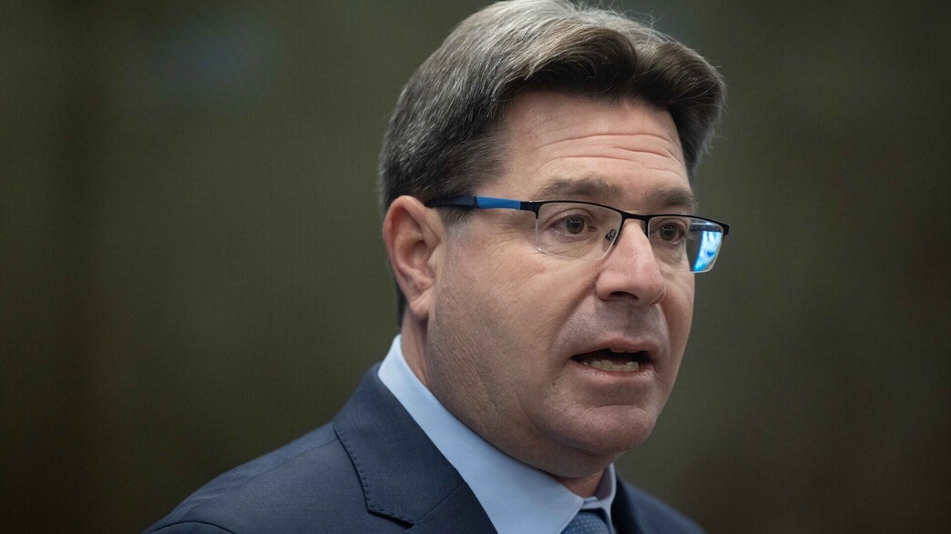 אופיר אקוניס