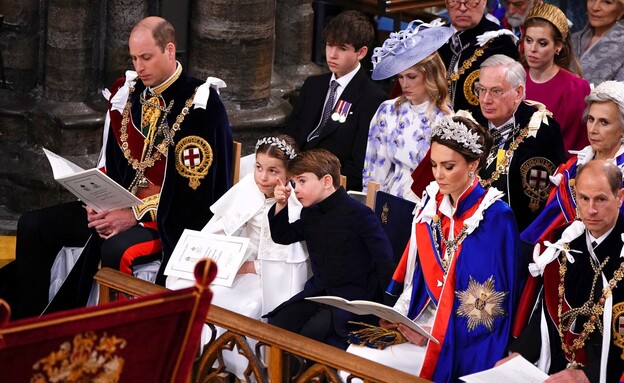 הנסיך לואי בהכתרת צ'ארלס (צילום: reuters)