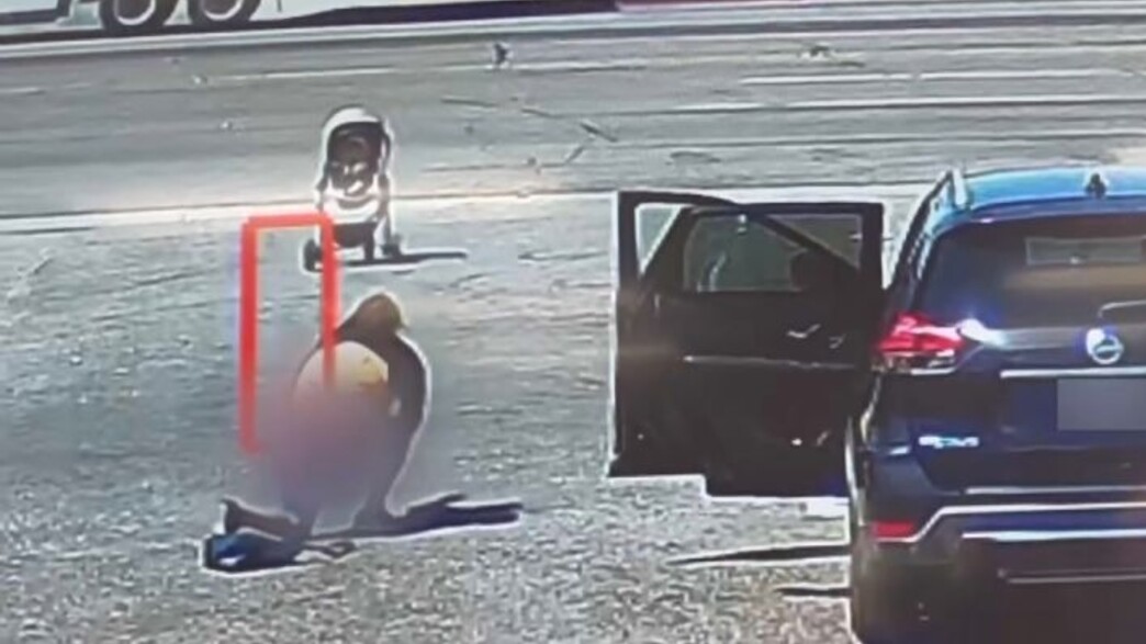 ההומלס שהציל תינוקת שהעגלה שלה הדרדרה לכביש