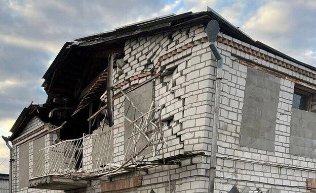 בית שנפגע מטיל רוסי בקייב (צילום: רויטרס)