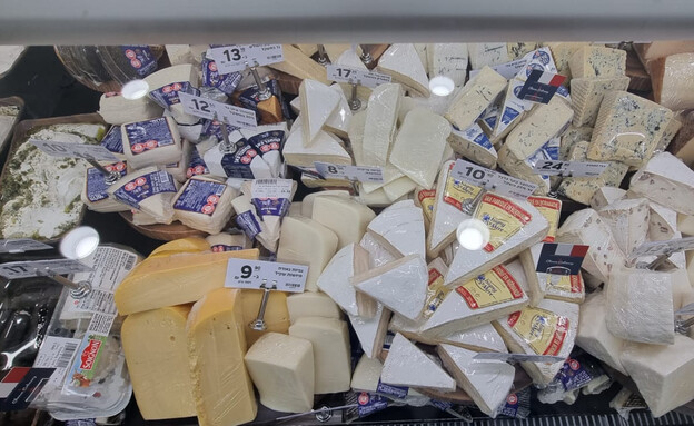 Fromages à l'agence Carrefour de Ra'anana (Photo : Efrat Nomberg Junger)