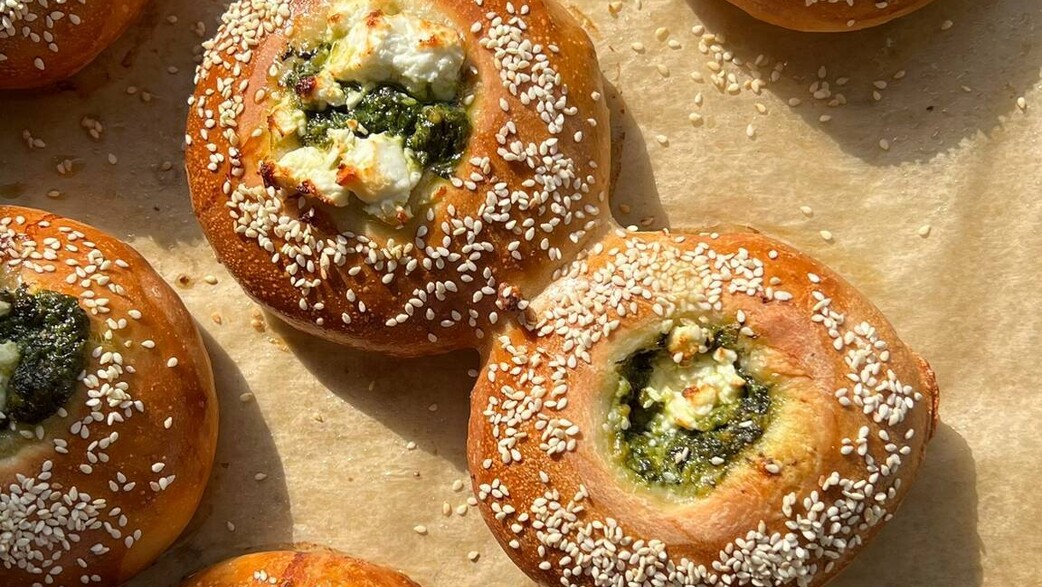 לחמניות פסטו וגבינה בולגרית