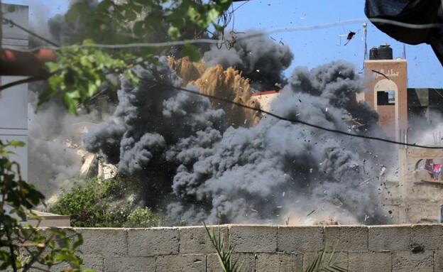 מבצע מגן וחץ - תקיפת חיל האוויר בעזה (צילום: BASHAR TALEB, AFP)