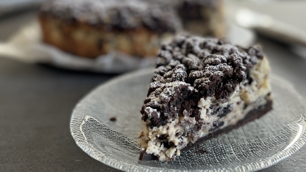 עוגת גבינה פירורים אוראו אפויה עוגת גבינה פירורים אוראו אפויה