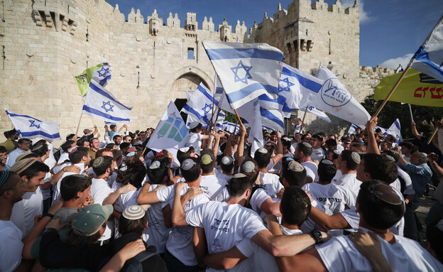 מצעד הדגלים, ירושלים (צילום: יונתן זינדל, פלאש 90)