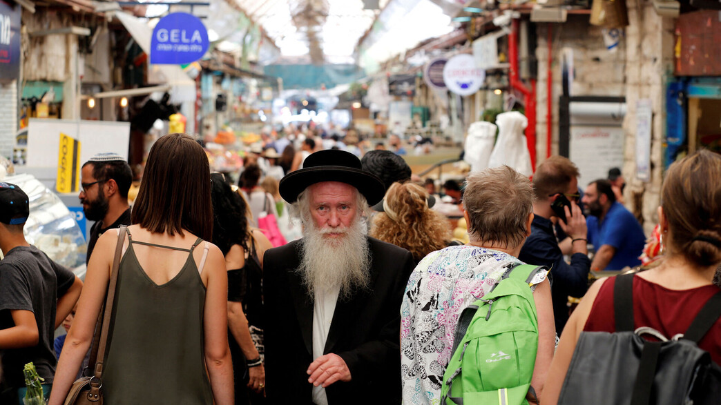 חרדי בשוק מחנה יהודה בירושלים חרדי בשוק מחנה יהודה בירושלים