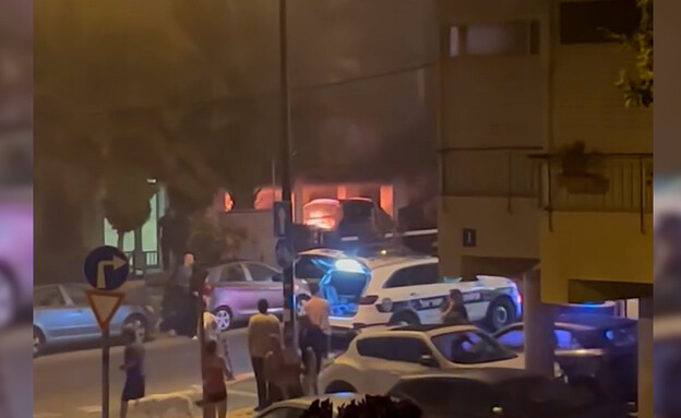 זירת פיצוץ הרכב ברחוב ארלוזורוב בת"א (צילום: רשתות חברתיות לפי סעיף 27א)
