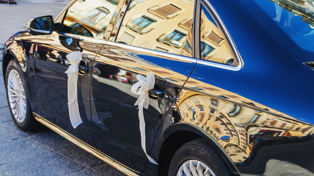 רכב של זוג ביום החתונה