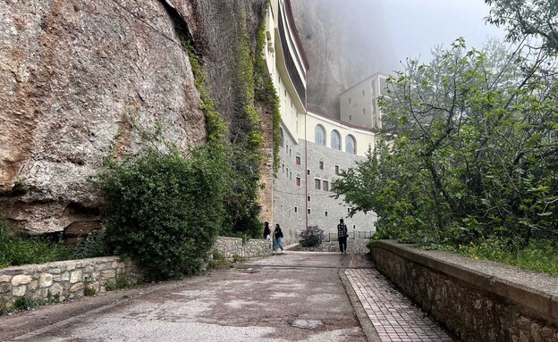 מנזר Mega Spilaio (צילום: שני קורן)